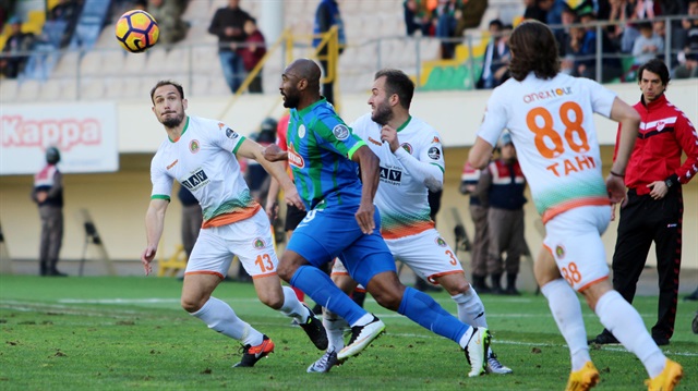 Rizesporlu Kweuke Alanyaspor'a attığı iki golle yıldızlaştı.