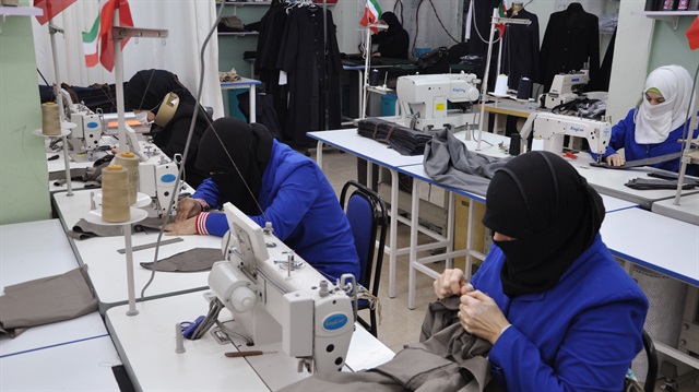Hatay'ın Reyhanlı İlçesindeki atölyede Suriyeli kadınlara istihdam sağlanıyor.