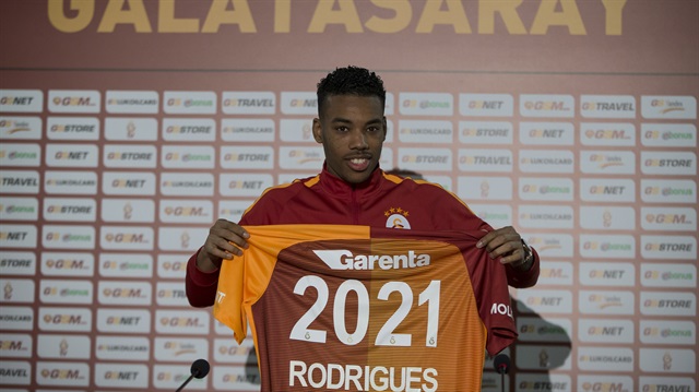 Galatasaray'ın yeni transferi Garry Rodrigues, ilk çıktığı maçta taraftarların takdirini kazanan bir performans sergiledi.