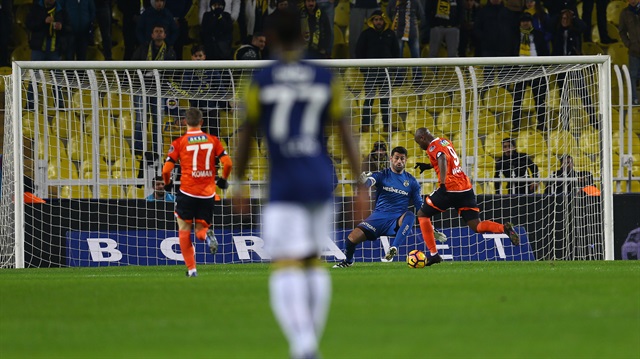 Fenerbahçe, kendi evinde Adanaspor'la 2-2 berabere kaldı. 