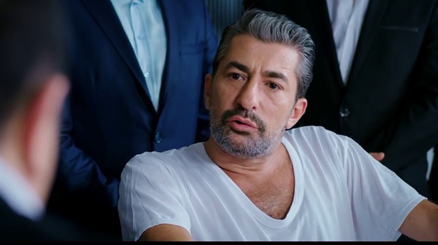 Erkan Petekkaya, Paramparça isimli dizide rol alıyor. 