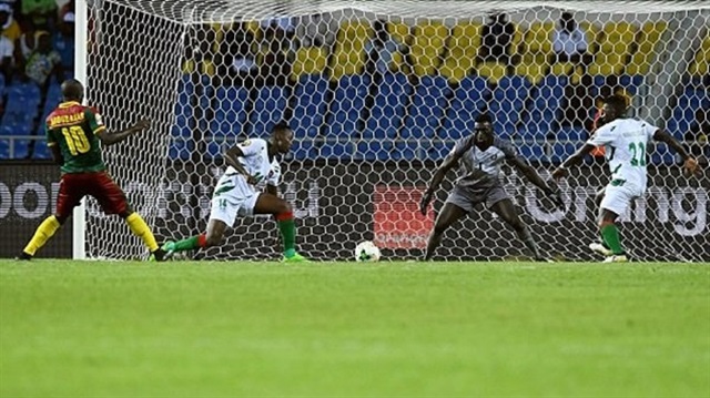 Beşiktaşlı futbolcu Aboubakar'ın Kamerun-Gine-Bissau maçında kaçırdığı gol dikkati çekti 