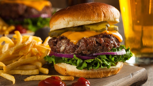 Sağlık Bakanlığı çok tartışılan fast-food zincirinde satılan etler hakkında açıklama yaptı. 