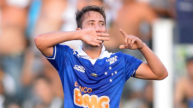 27 yaşındaki Riberio 6 kez Brezilya Milli Takımı forması giydi.