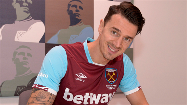 33 yaşındaki savunmacı Fonte, West Ham ile resmi sözleşmeye imza attı.