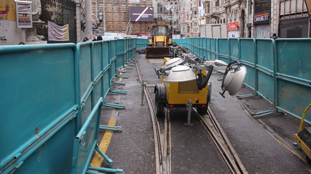Nostaljik tramvayın altyapı yenileme çalışmalarına başlandı.