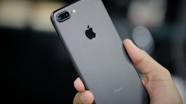 iPhone 7 Plus'ın Türkiye'de 5.449 TL'ye varan fiyatları tepki çekiyor.