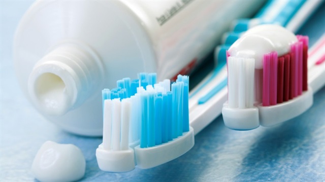 Diş hekimi Zafer Kazak, diş fırçalarken dikkat edilmesi gerekenleri anlattı.
