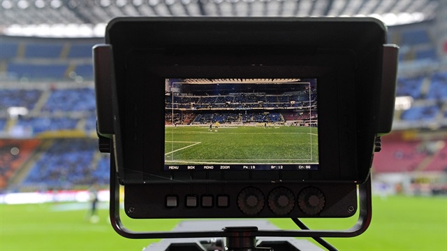 Bundesliga Video Yardımcı Hakem sistemine geçiyor.