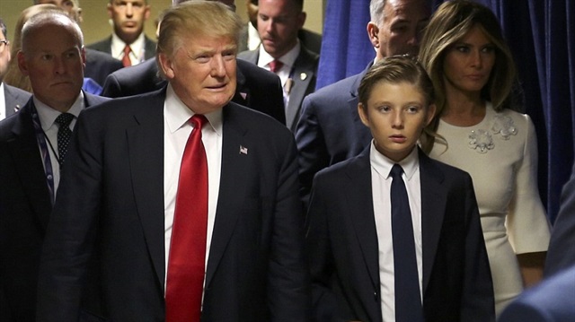 ABD'de Trump'ın oğluyla alay edici tweetler atan televizyon programı yazarının görevine son verildi.