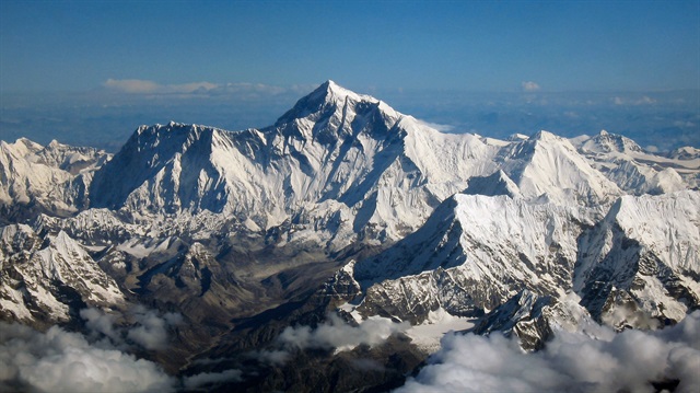 Everest'in yüksekliğinin yeniden ölçüleceği belirtildi. Ölçümleri yapacak ekibin bölgeye iki ay içerisinde gönderilmesi planlanıyor.