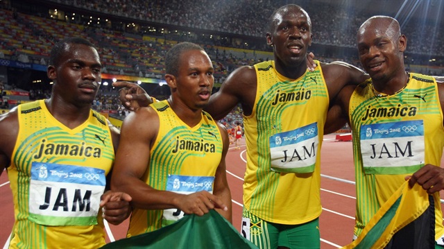 Takım arkadaşı diskalifiye edilen Bolt'un, altın madalyası iptal oldu.