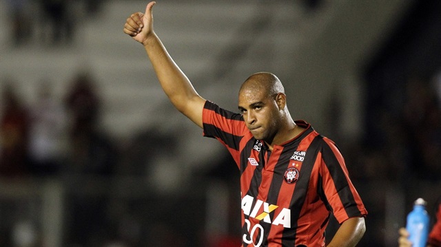 İmparator lakabıyla bilinen 34 yaşındaki Adriano, Brezilya Milli Takımı ile çıktığı 48 maçta 27 gole imza attı.