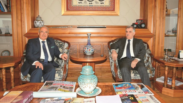 Ahmet Albayrak ile bir süre sohbet eden Burhanettin Kocamaz, Yeni Şafak'a açıklamalarda bulundu.