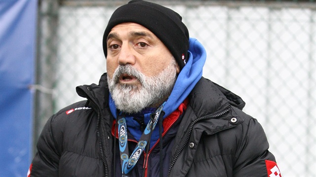 56 yaşındaki Hikmet Karaman bu sezon Rizespor'un başında çıktığı 26 resmi maçta 10 galibiyet, 5 beraberlik ve 11 mağlubiyet aldı.