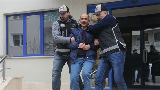 FETÖ soruşturması kapsamında hakkında yakalama kararı bulunan eski hakim Mehmet Ekinci yakalandı.