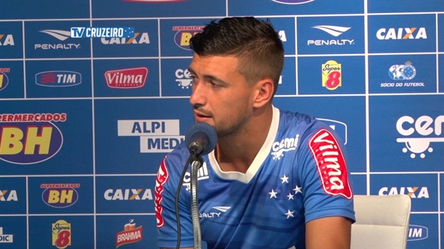 Cruzeiro'nun Uruguaylı yıldızı Arrascaeta, takımdan ayrılmayacağını açıkladı.