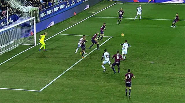 Emre Çolak La Liga'daki ikinci golünü Eibar ağlarına gönderdi.