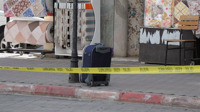 Mersin'de unutulan bavul, bomba paniğine neden oldu.