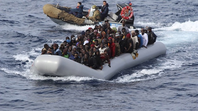 Libya sahillerini kullanarak İtalya ve Kuzey Avrupa'ya geçmeye çalışan göçmenler.