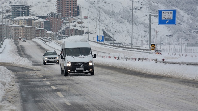 26 Ocak'tan itibaren kar yağışının devam ettiği Trabzon'da dün gece son yılların en yoğun kar yağışı gerçekleşti.