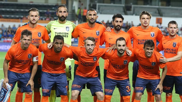 Devre arası transfer döneminde kadrosunu güçlendirmeye devam eden Başakşehir, Arnavut golcüsü Sokol Cikalleshi'yi ise takımdan gönderdi. (Sol üstte)