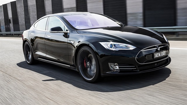 Tesla Model S P100D, seri üretimdeki en hızlı elektrikli otomobil olarak biliniyor.