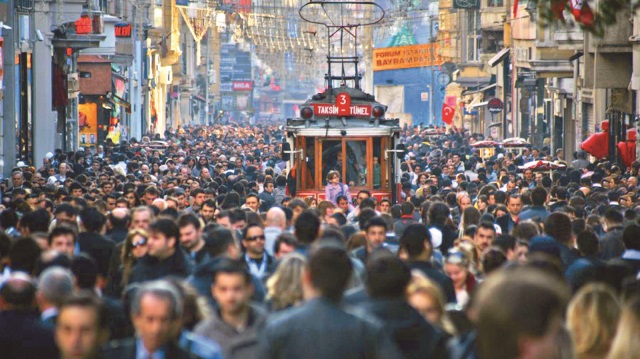 Türkiye nüfusu geçtiğimiz yıla göre 1 milyon 73 bin 818 kişi artarak 79 milyon 814 bin 871 oldu.
