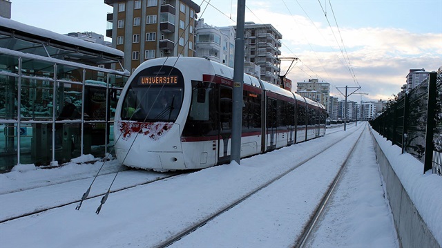 Samsun'da tramvay seferleri kar ve buzlanma nedeniyle iptal edildi. 