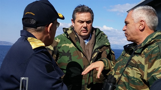 Yunanistan Genelkurmay Başkanı Evangelos Apostolakis (beyaz saçlı) ile Savunma Bakanı Panos Kammenos. (ortadaki)