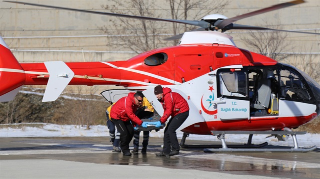Ambulans helikopterle hastaneye ulaştırıldı.