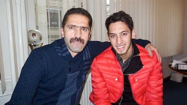 Futboldan 4 ay men cezası alan Hakan Çalhanoğlu babasını suçladı.
