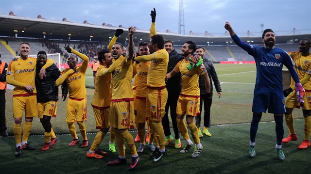 Kayserispor, Gençlerbirliği'ni deplasmanda 3-2 mağlup etti ve çeyrek finale yükseldi. 