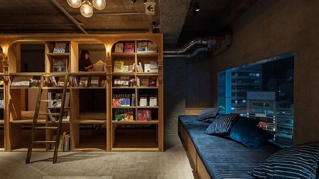 A hotel in Japan is defying the digital books trend and appealing to guests who prefer to curl up with a traditional paper book.
