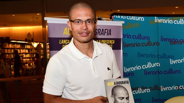 Alex de Souza yeni kitabının lansmanını önceki günlerde yapmıştı. Brezilyalı yıldız kariyerindeki bilinmeyenleri kitabında açıkladı. 