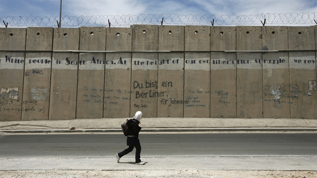 İsrail güçleri 42 kilometrelik duvarın 10 kilometrelik kısmını tamamladı.