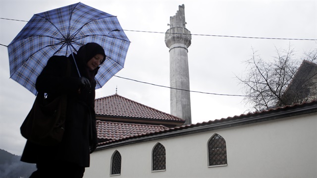 Evliya Çelebi'nin Seyahatname'sinde de söz edilen caminin minaresine  92-95 Bosna savaşında havan topu isabet etti.