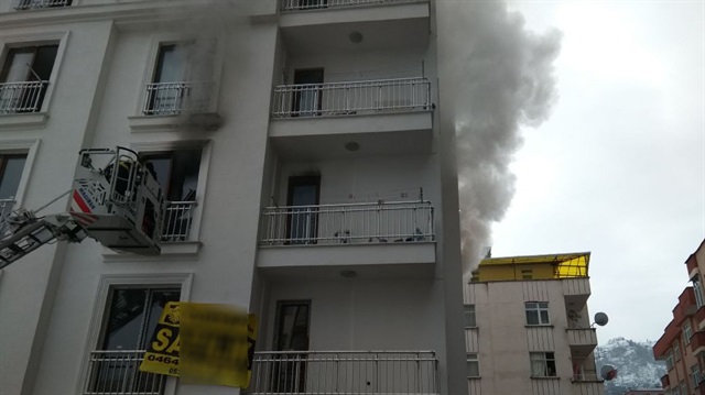 Rize'de apartman dairesinde yangın