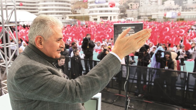 Başbakan Yıldırım, referanduma ilişkin 'hayır'cılara işaret etti.