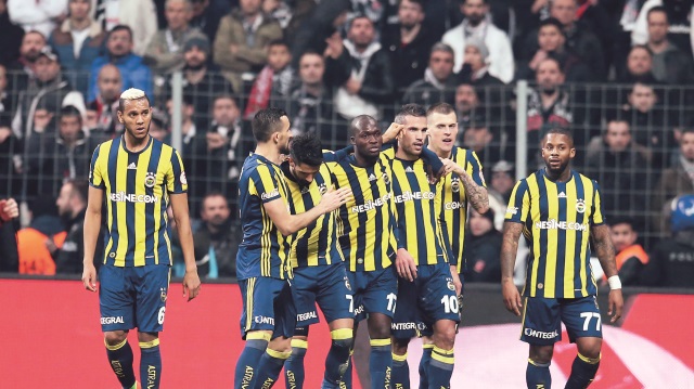 Fenerbahçeli futbolcular Beşiktaş derbisinin ardından soyunma odasında büyük sevinç yaşadı.