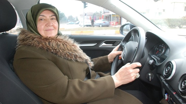 64 yaşındaki Ayşe Altunordu, aileden bazı kişilerin ehliyeti almasını istemediklerini söyledi.