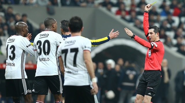 Beşiktaş-Fenerbahçe derbisinin hakemi Ali Palabıyık'a ceza verilecek. 