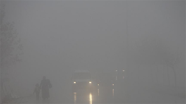 Erzurum'da etkili sis nedeniyle bazı uçak seferleri aksıyor. 