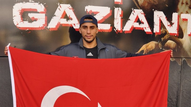 Almanya'da gördüğü tutum sebebiyle Türkiye'ye gelen müslüman futbolcu Ben Hatira, hedeflerini açıkladı. 