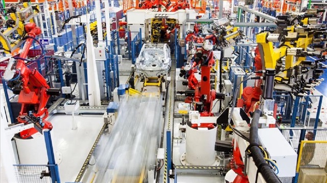 Üç vardiya üretim yapan Tofaş, günde bin 500, 55 saniyede bir otomobil üretiyor.