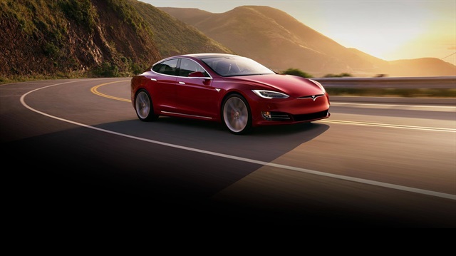 Elektriğin gücü: Tesla Model S yeni bir hız rekoru daha kırdı!
