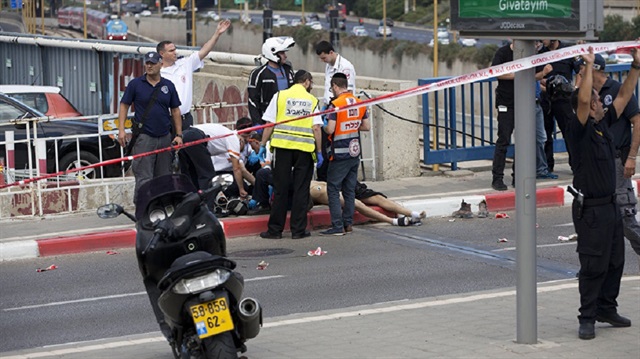 Tel Aviv yakınlarında bıçaklı saldırı düzenlendi.