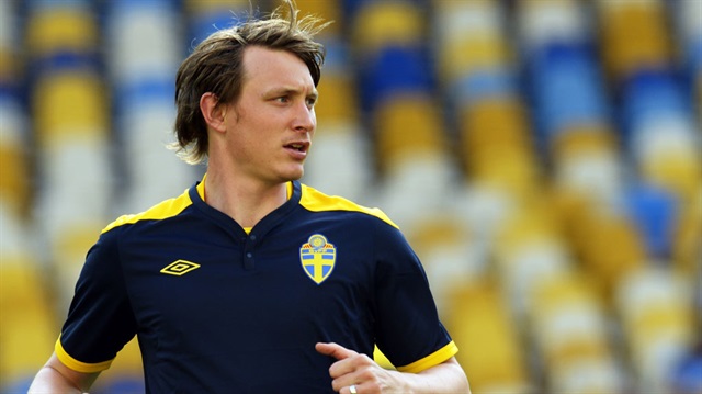 İsveç tarihinin en iyi orta saha oyuncularından biri olarak kabul edilen Kim Källström artık ülkesinde forma giyecek.