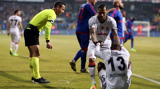 Beşiktaş, Karabükspor'a deplasmanda 2-1 mağlup oldu ve zirve yarışında ağır bir yara aldı. 