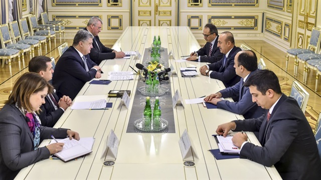 Dışişleri Bakanı Mevlüt Çavuşoğlu, Ortak Stratejik Planlama Grubunun 5'inci toplantısı için Ukrayna'nın başkenti Kiev'de Ukrayna Cumhurbaşkanı Petro Poroşenko ile bir araya geldi.
